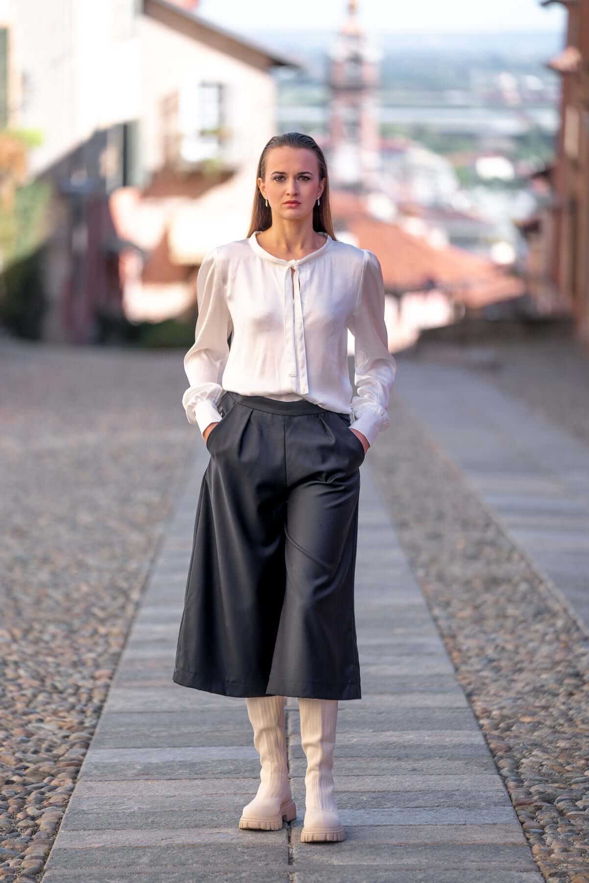 Pantalon palazzo court en laine bleu nuit cool